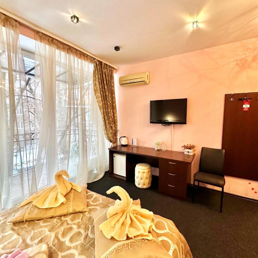 Kizhi Art Hotel ハルキウ エクステリア 写真